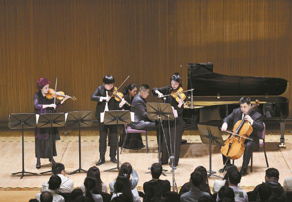 《洋山水深》——为钢琴五重奏而作 本文图片 记者 王凯 摄